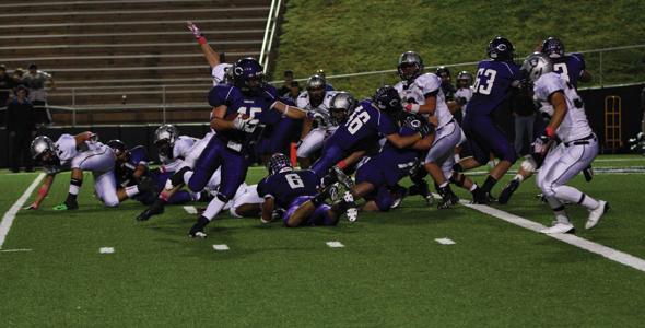 Football faces first loss in district opener against rival Raiders