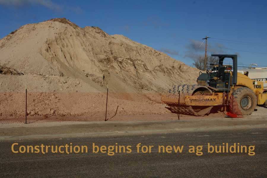 The+mountain+of+dirt+rises+across+the+street+from+the+north+entrance+in+preparation+for+the+new+agriculture+building.
