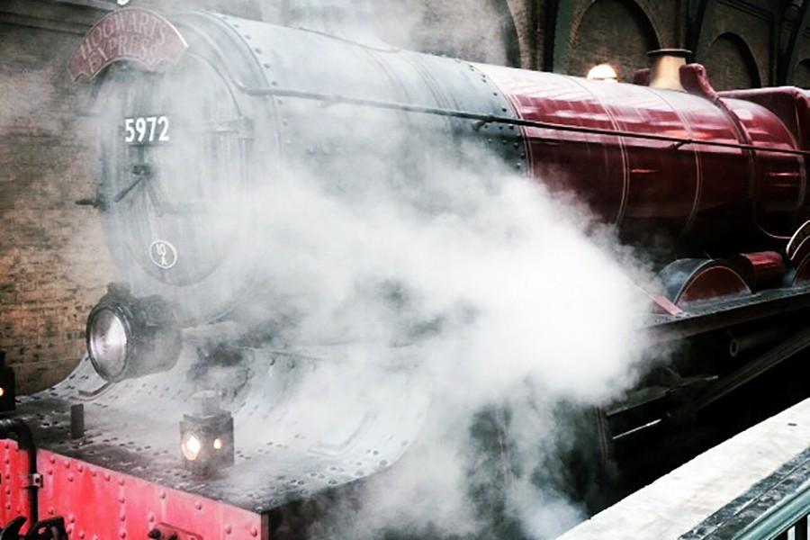 The+Hogwarts+Express+travels+from+Universal+Studios+to+Universals+Island+of+Adventure.+To+ride+the+train%2C+visitors+must+have+a+park-to-park+pass.
