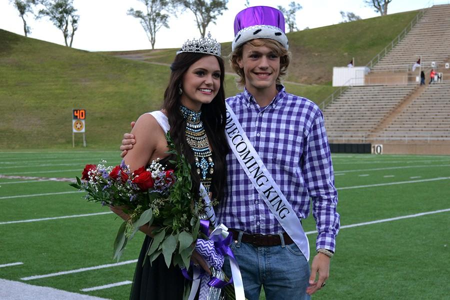 Treet+Allison+and+Calista+Winings+were+crowned+as+the+2015+homecoming+king+and+queen.