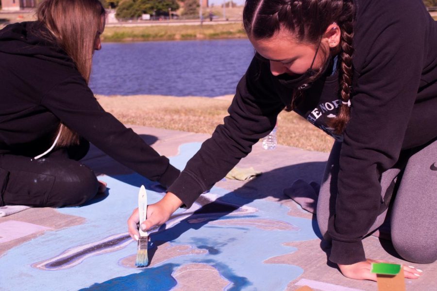 The Texas Art Education Association’s Art in the Park chalk competition attracted 50 Canyon students competing as individuals, duos and trios on Saturday, Oct. 17. Taking home the Peoples Choice Award and a $100 cash prize for their work; duo team, sophomores Raylee Fernandez and Taryn Gullick, paint their abstract, award winning entry. 