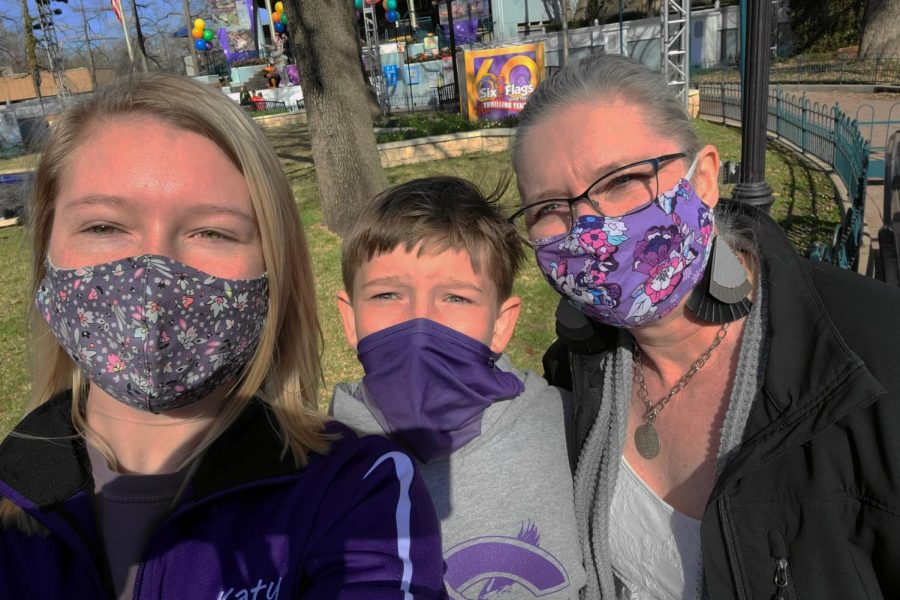 Upon entering Six Flags Over Texas, Gill's sister Katy, brother Timothy and mother Kristina begin a fun-filled family day. As they were leaving the park people ran back in the gates, running from an active shooter situation.