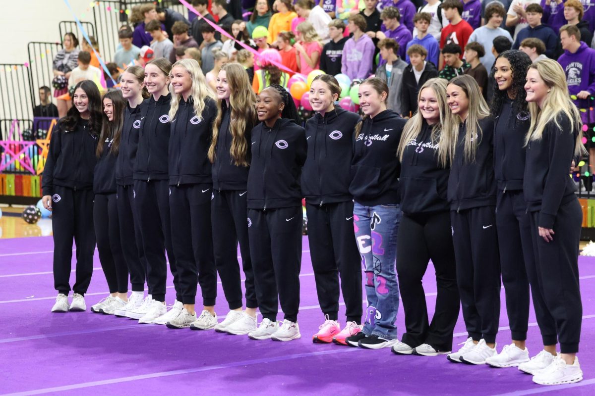 Varsity girls basketball team poses at spring meet the eagles